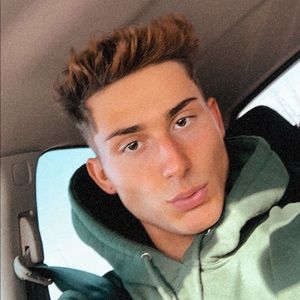 Meet your Posher, Travis